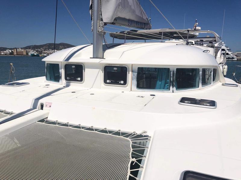 Book yachts online - catamaran - Lagoon 380 S2 - Lucky Seven (refit 2018) - rent
