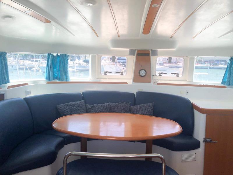 Book yachts online - catamaran - Lagoon 380 S2 - Lucky Seven (refit 2018) - rent