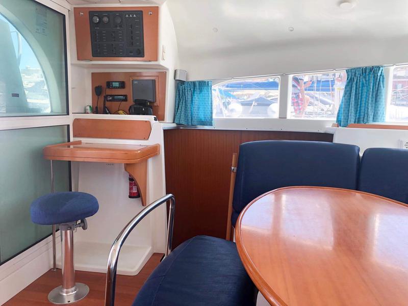 Book yachts online - catamaran - Lagoon 380 S2 - Lucky Seven (refit 2018) - rent