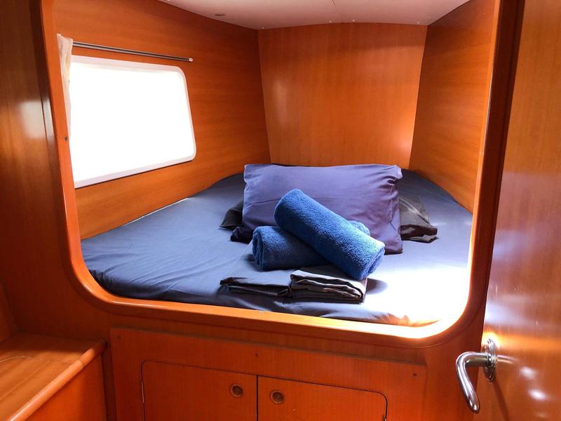 Book yachts online - catamaran - Lagoon 380 S2 - Lucky Seven (refit 2018) - rent