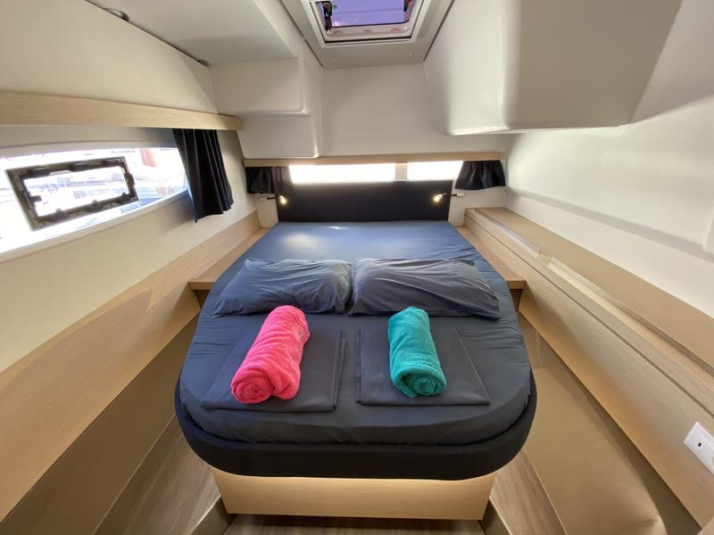 Book yachts online - catamaran - Lucia 40 - Aquila  - rent