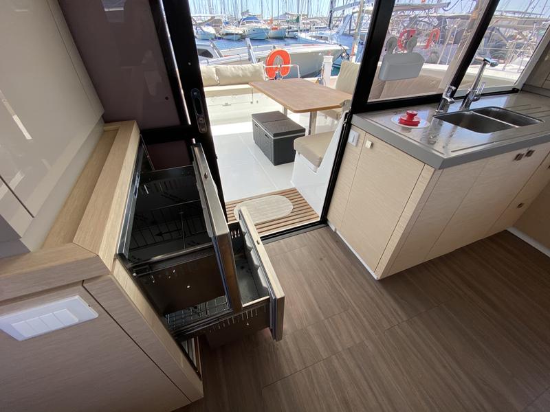 Book yachts online - catamaran - Lucia 40 - Aquila  - rent