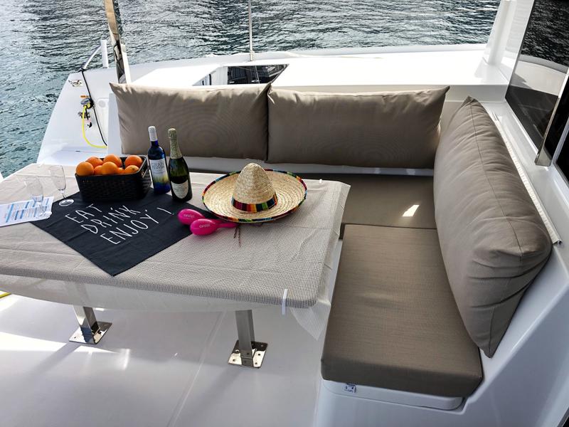 Book yachts online - catamaran - Lucia 40 - Aquila  - rent
