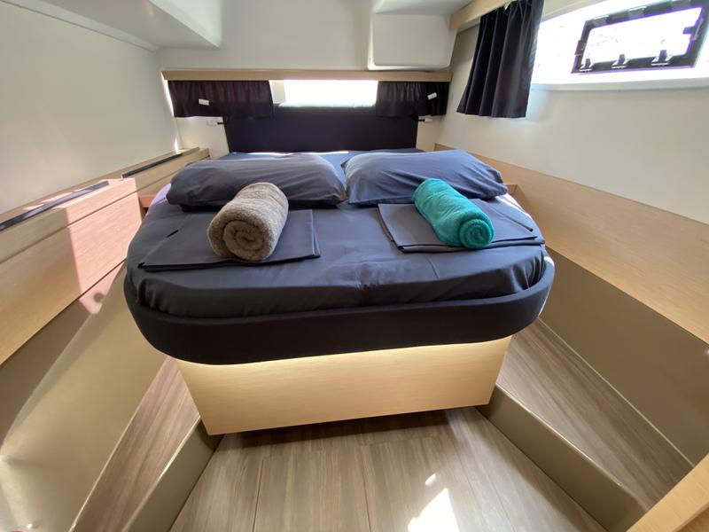 Book yachts online - catamaran - Lucia 40 - Aquila  - rent