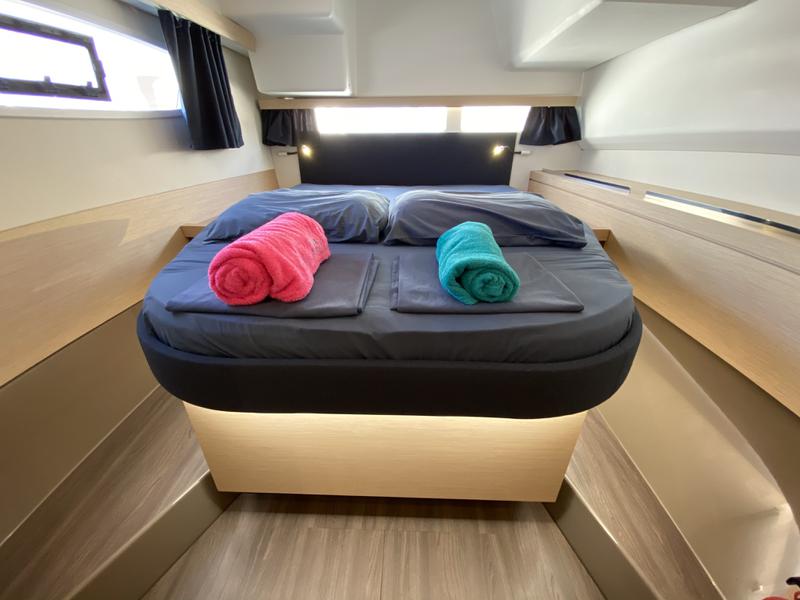 Book yachts online - catamaran - Lucia 40 - Aquila  - rent