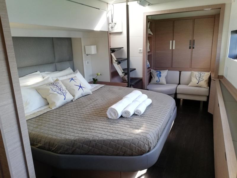 Book yachts online - catamaran - Fountaine Pajot Alegria 67 - Isola - rent
