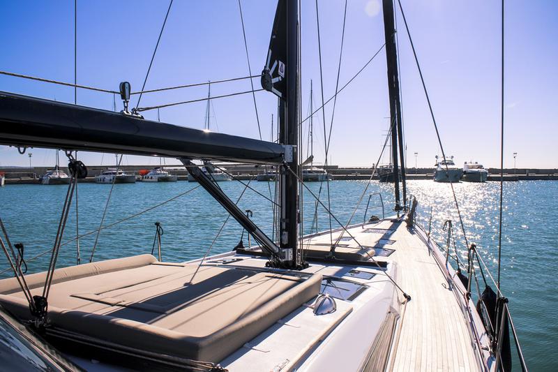 Book yachts online - sailboat - Dufour 56 Exclusive - INVICTUS - rent