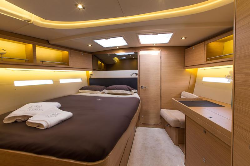 Book yachts online - sailboat - Dufour 56 Exclusive - INVICTUS - rent