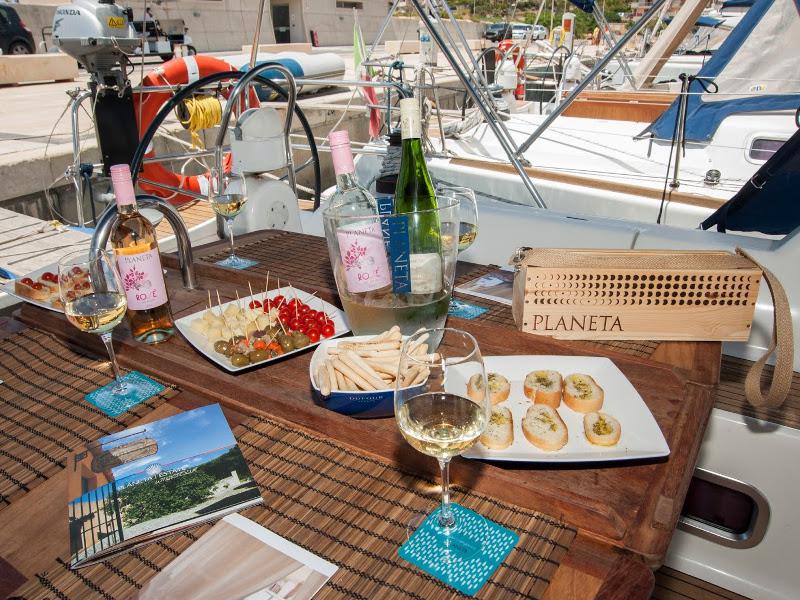 Book yachts online - sailboat - Dufour 455 GL - Asia - rent
