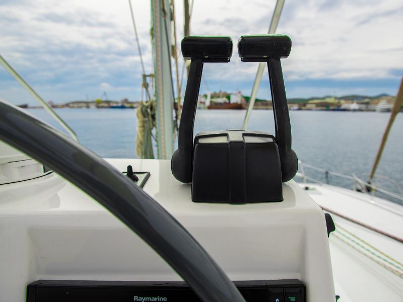 Book yachts online - catamaran - Bali 4.5 - Butterfly - rent