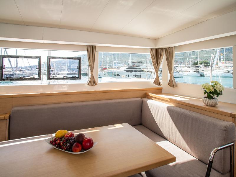 Book yachts online - catamaran - Lagoon 39 - Monique - rent