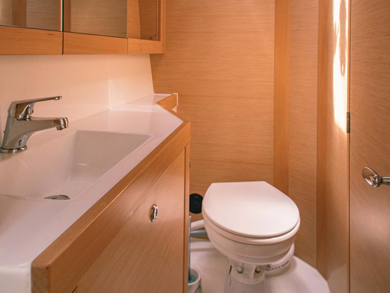 Book yachts online - catamaran - Lagoon 39 - Monique - rent
