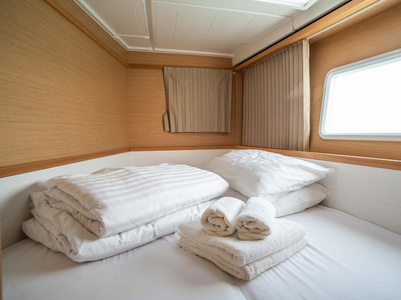 Book yachts online - catamaran - Lagoon 39 - Monique - rent