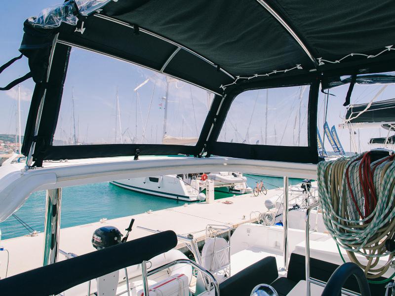 Book yachts online - catamaran - Lagoon 39 - Monique - rent