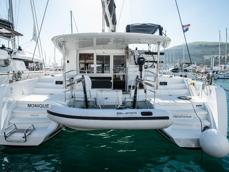 Book yachts online - catamaran - Lagoon 39 - Monique - rent