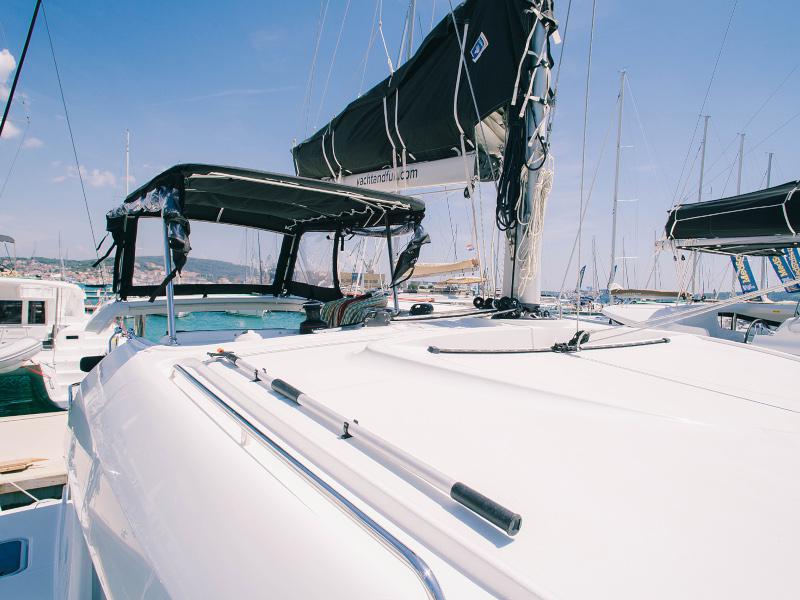 Book yachts online - catamaran - Lagoon 39 - Monique - rent