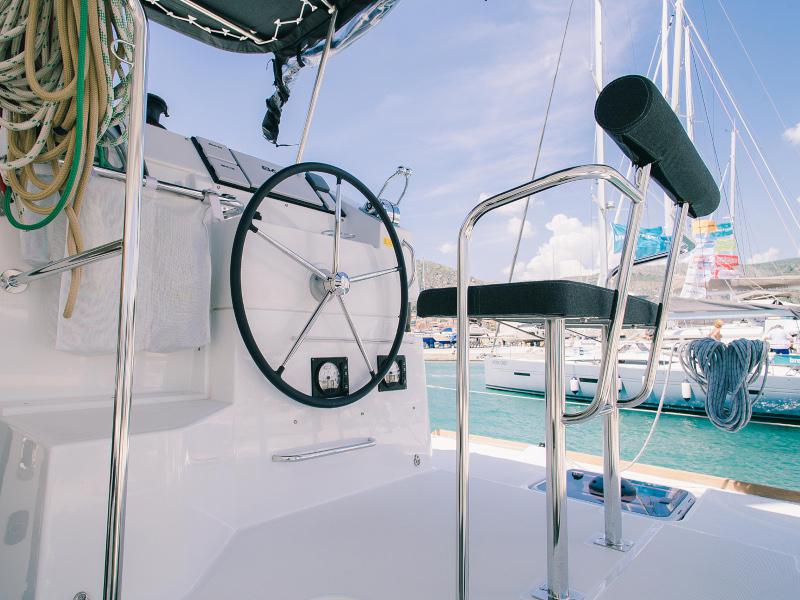 Book yachts online - catamaran - Lagoon 39 - Monique - rent