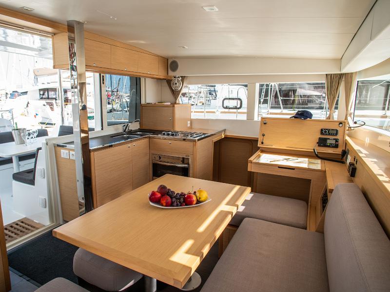 Book yachts online - catamaran - Lagoon 39 - Monique - rent