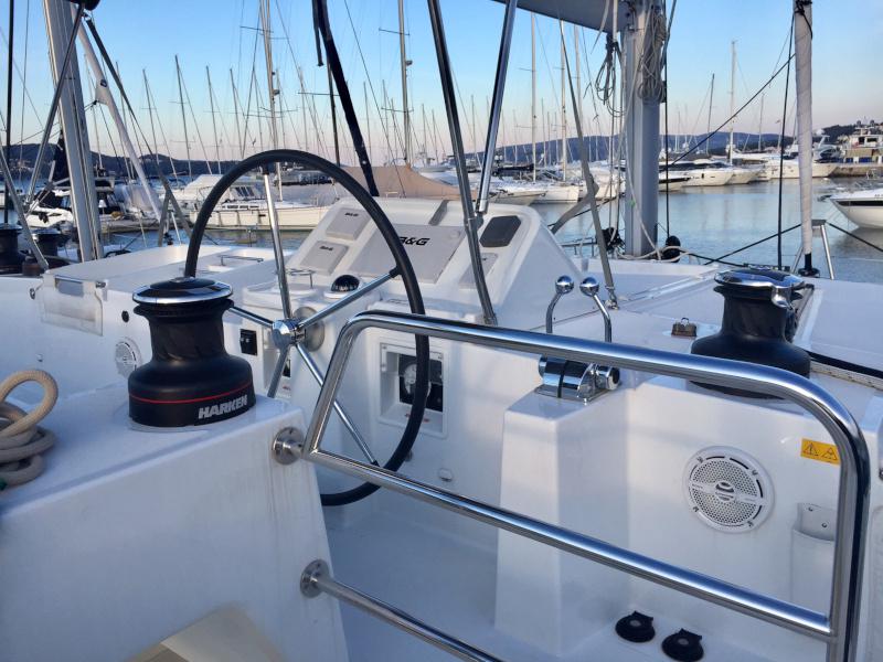 Book yachts online - catamaran - Lagoon 450  Flybridge - Diva - rent
