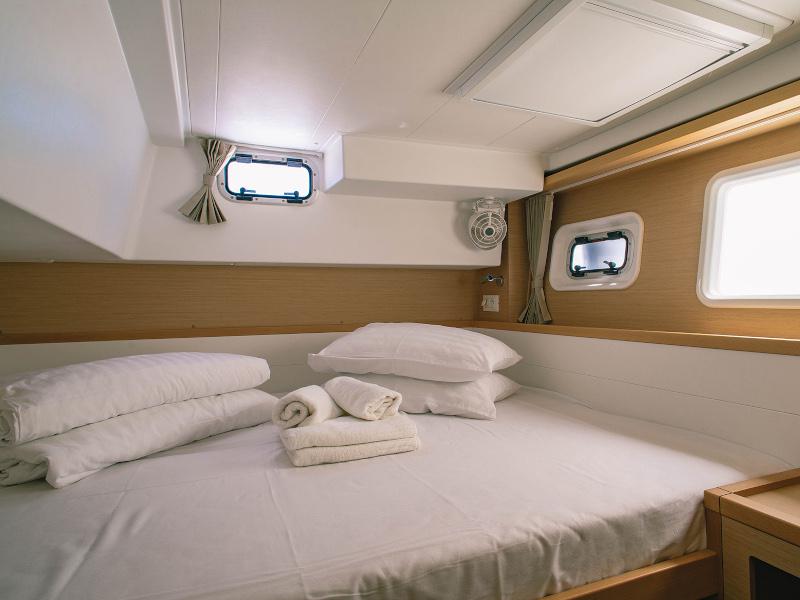 Book yachts online - catamaran - Lagoon 39 - Daniela - rent