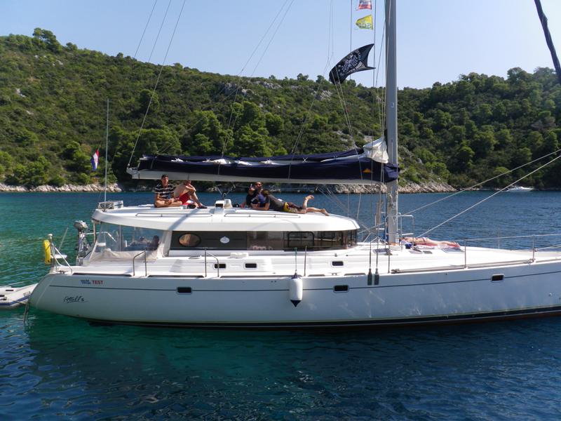 Book yachts online - sailboat - Dufour Atoll 6 - The Big One - rent