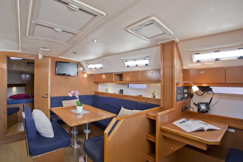 Book yachts online - sailboat - Bavaria 41 Cruiser - Astros - rent