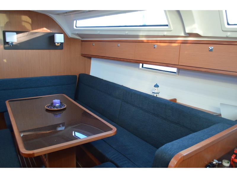 Book yachts online - sailboat - Bavaria Cruiser 41 - Dionysis - rent