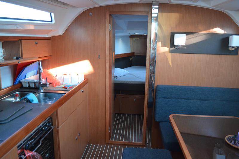 Book yachts online - sailboat - Bavaria Cruiser 41 - Dionysis - rent