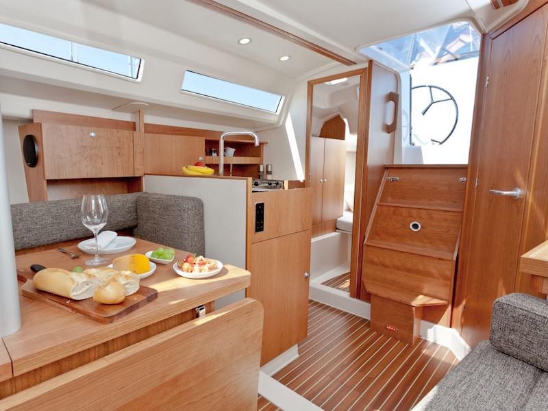Book yachts online - sailboat - Hanse 315 - H315-3 - rent