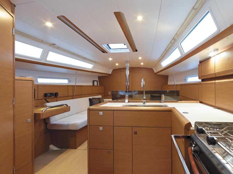 Book yachts online - sailboat - Sun Odyssey 389 - SO389-1 - rent