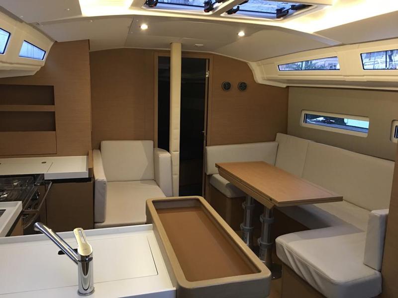 Book yachts online - sailboat - Sun Odyssey 410 - Spavalda - rent