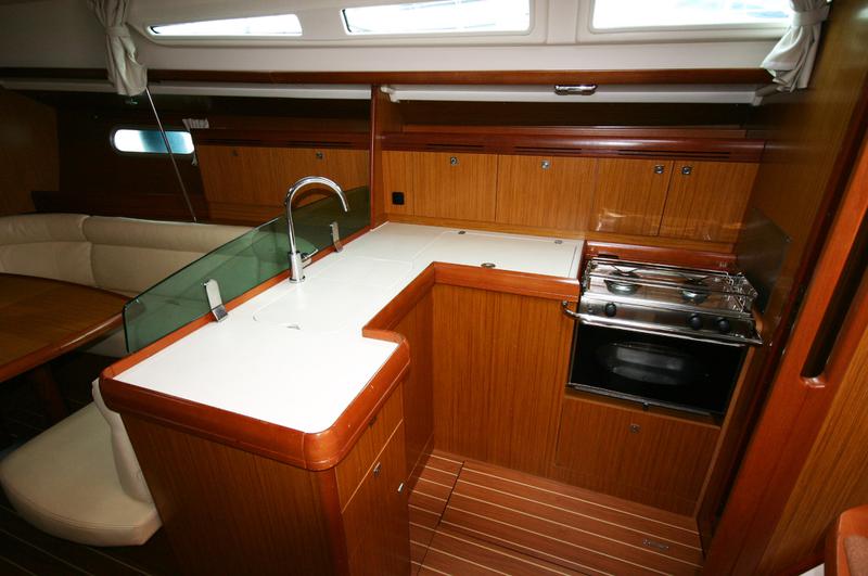 Book yachts online - sailboat - Sun Odyssey 42i - Nihal (TFS) - rent