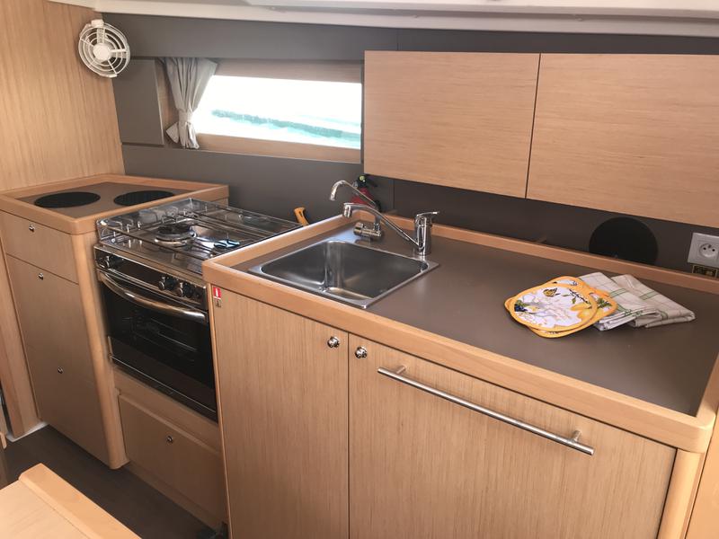 Book yachts online - sailboat - Oceanis 35.1 - Atlas - rent