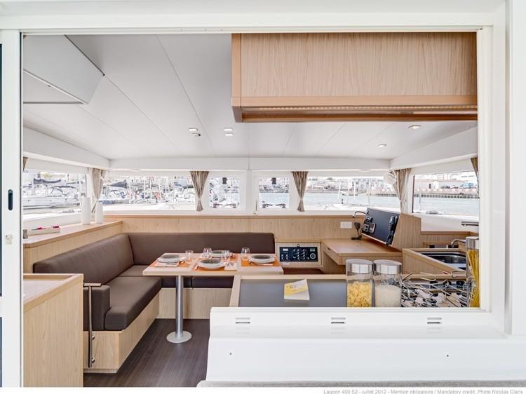 Book yachts online - catamaran - Lagoon 400 S2 - Luna Lu (PMI) - rent