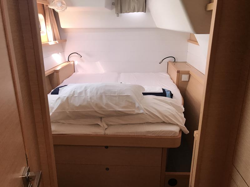 Book yachts online - catamaran - Lagoon 450F - Only Blue (WM, Generator, Inverter, Fans) - rent