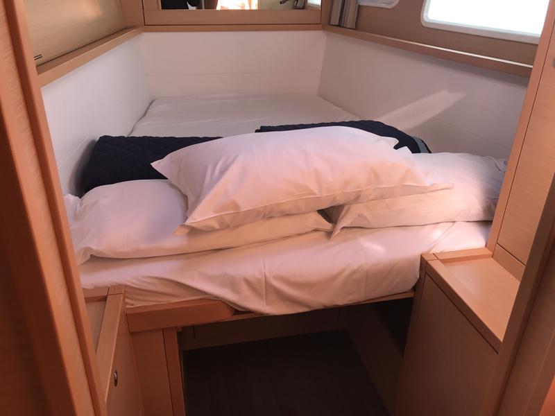 Book yachts online - catamaran - Lagoon 450F - Only Blue (WM, Generator, Inverter, Fans) - rent