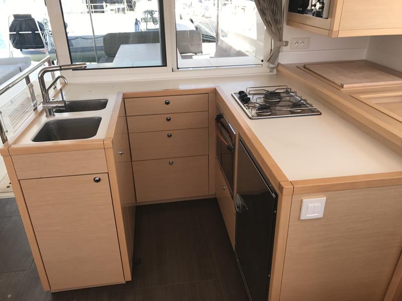 Book yachts online - catamaran - Lagoon 450F - Only Blue (WM, Generator, Inverter, Fans) - rent