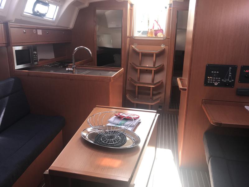 Book yachts online - sailboat - Sun Odyssey 49i - Eudora (GND) - rent