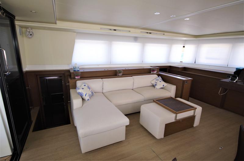 Book yachts online - catamaran - Lagoon 620 - Blue Eclipse - rent