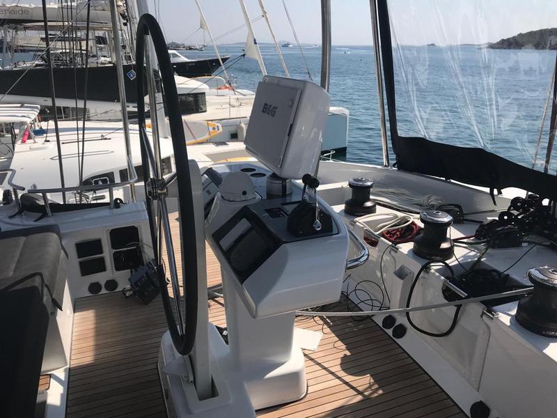 Book yachts online - catamaran - Lagoon 52F (5 cab) - Big Mama (AC, WM, Generator, Inverter, Tender Lift) - rent