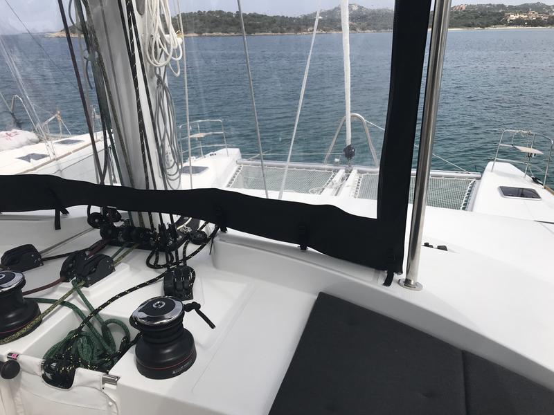 Book yachts online - catamaran - Lagoon 52F - 6 cab - Dugongo II (SXM) (6 cab + 1 crew) (A/C, WM, Generator, Inverter, Tender Lift) - rent