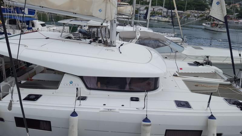 Book yachts online - catamaran - Lagoon 42 - Benetnash II (GND) (A/C, WM, Generator, Inverter) - rent