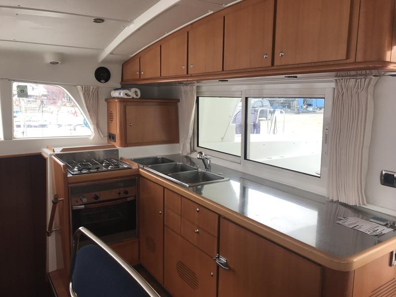 Book yachts online - catamaran - Lagoon 440 - Isis (Generator) - rent