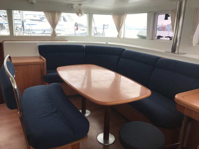 Book yachts online - catamaran - Lagoon 440 - Isis (Generator) - rent