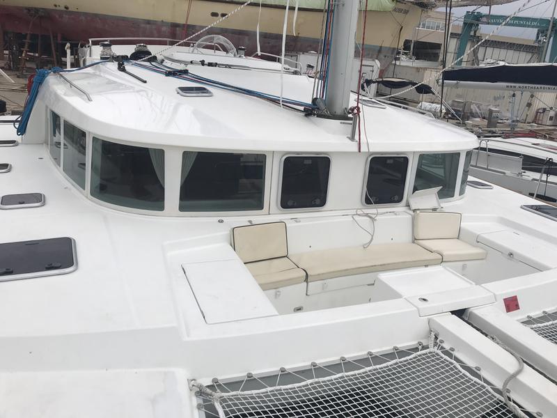 Book yachts online - catamaran - Lagoon 440 - Isis (Generator) - rent