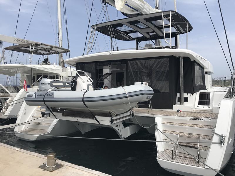 Book yachts online - catamaran - Lagoon 52F - 6 cab - Dugongo II (MAR) (6 cab + 1 crew) (A/C, WM, Generator, Inverter, Tender Lift) - rent