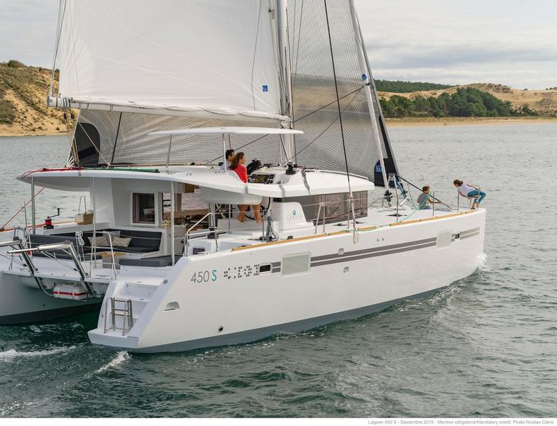 Book yachts online - catamaran - Lagoon 450 Sport - Vamos Dos (PMI) (A/C, Generator, Inverter) - rent