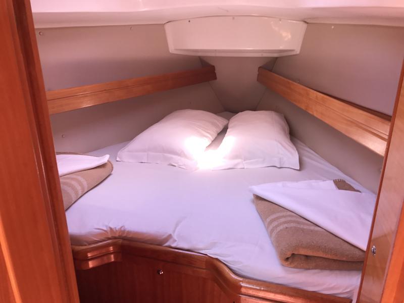 Book yachts online - sailboat - Bavaria 31 Cruiser - Maya - rent