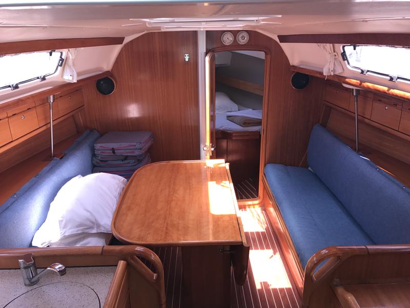 Book yachts online - sailboat - Bavaria 31 Cruiser - Maya - rent