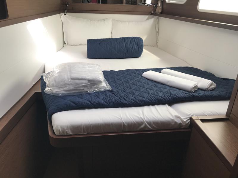 Book yachts online - catamaran - Lagoon 450F - Cor Caroli (A/C, WM, Generator, Inverter) - rent